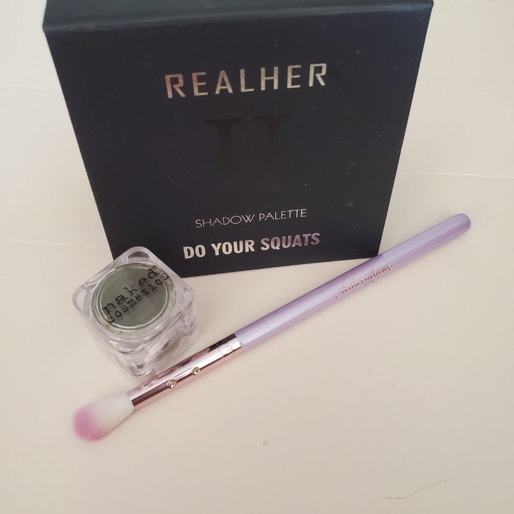 REALHER Do Your Squats shadow palette w brush